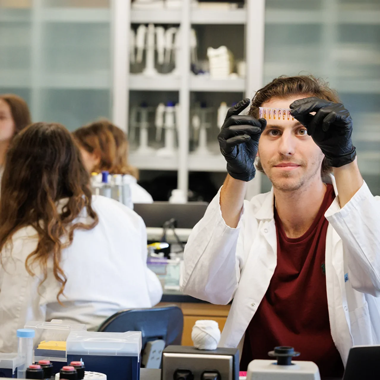 Students work in a lab.