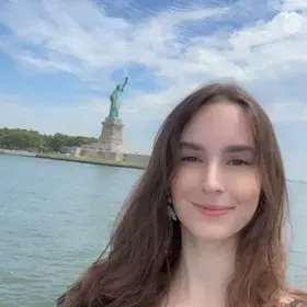 Julia Baumgarten with Statue of Liberty backgroud