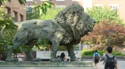 The Scholar's Lion, seen from the side.